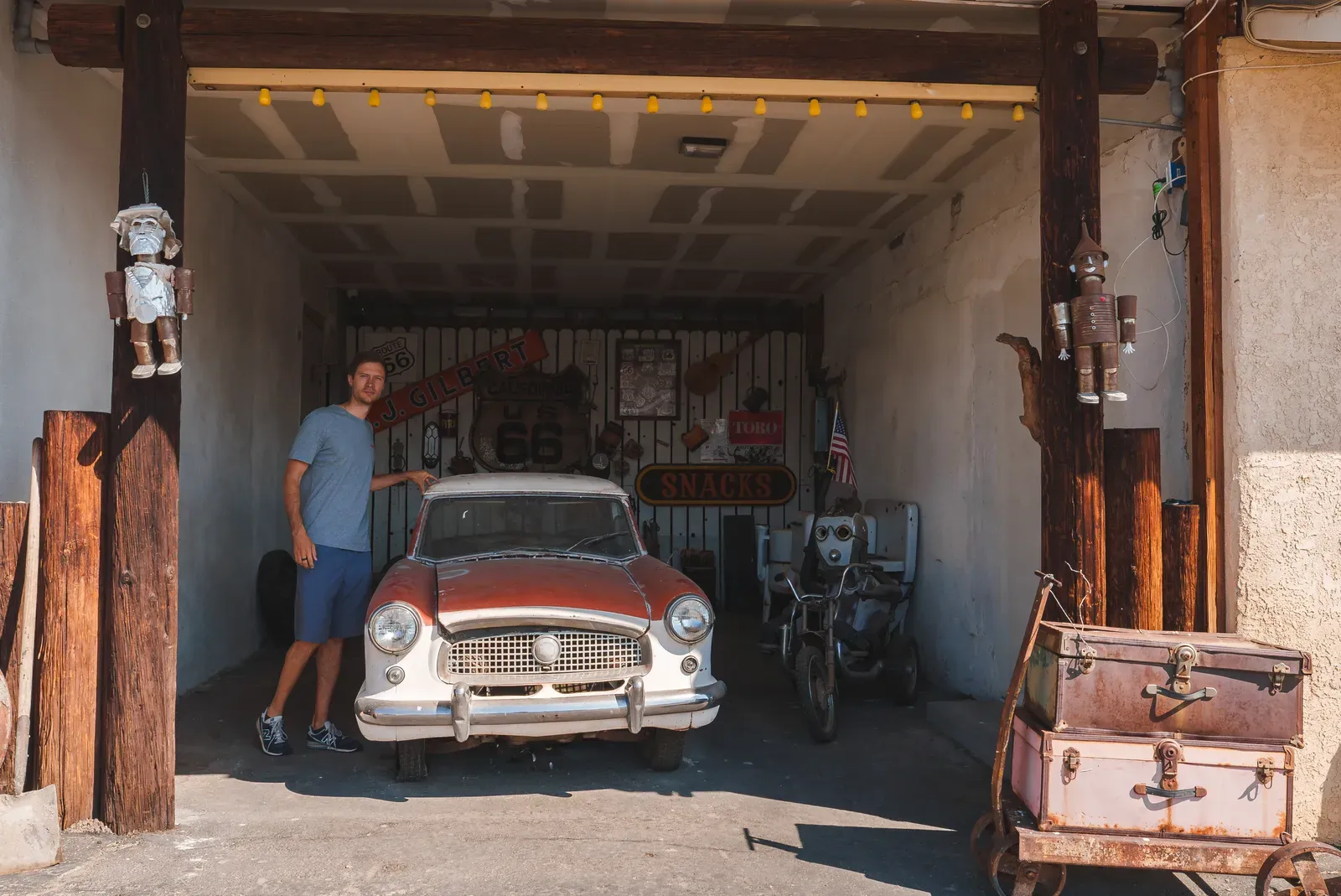 Klassischer Oldtimer in einer Garage