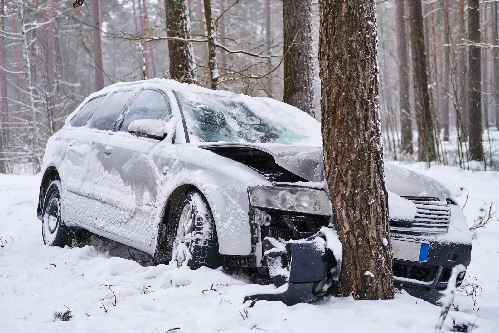 Unfallschäden durch Glatteis: Wie ein KFZ Gutachter hilft
